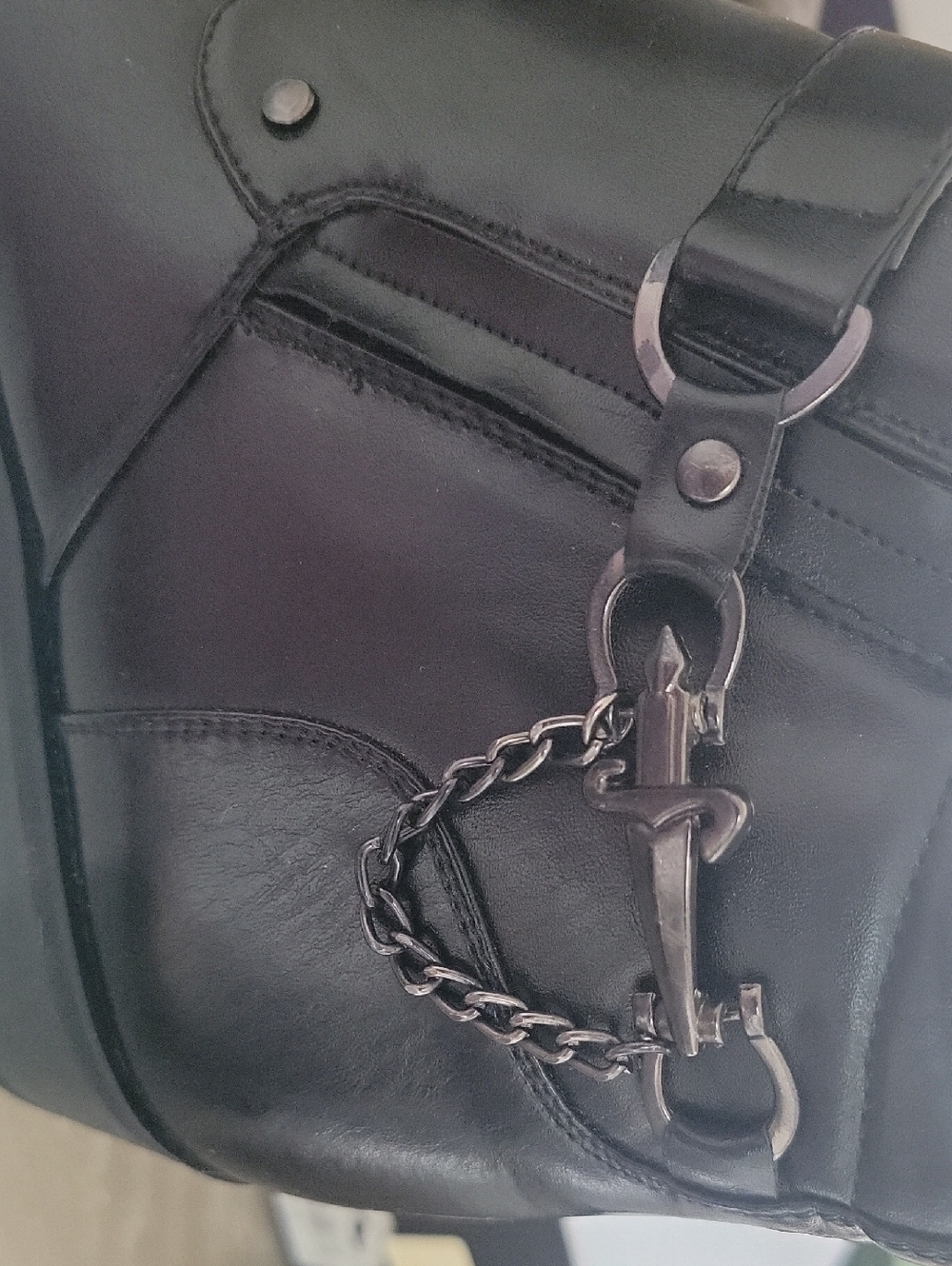 IC COLLECTION Black Leather Men's Chukka Boots with Chain Accent - Picture 5 of 8